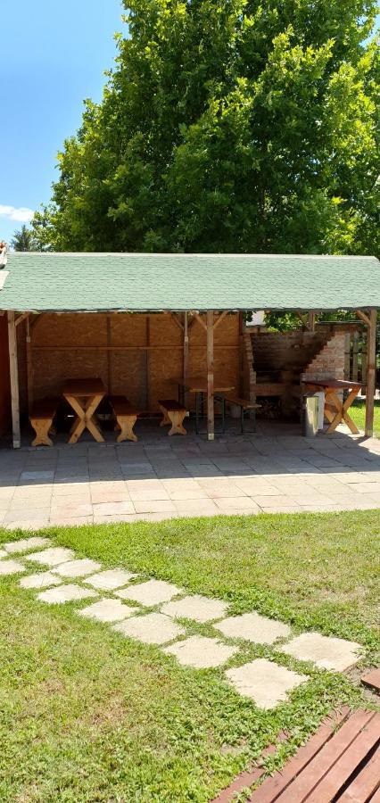 Bed and Breakfast 100 Eves Fogado Szatymaz Екстер'єр фото
