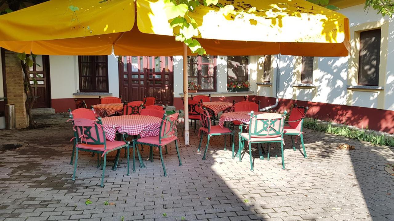 Bed and Breakfast 100 Eves Fogado Szatymaz Екстер'єр фото