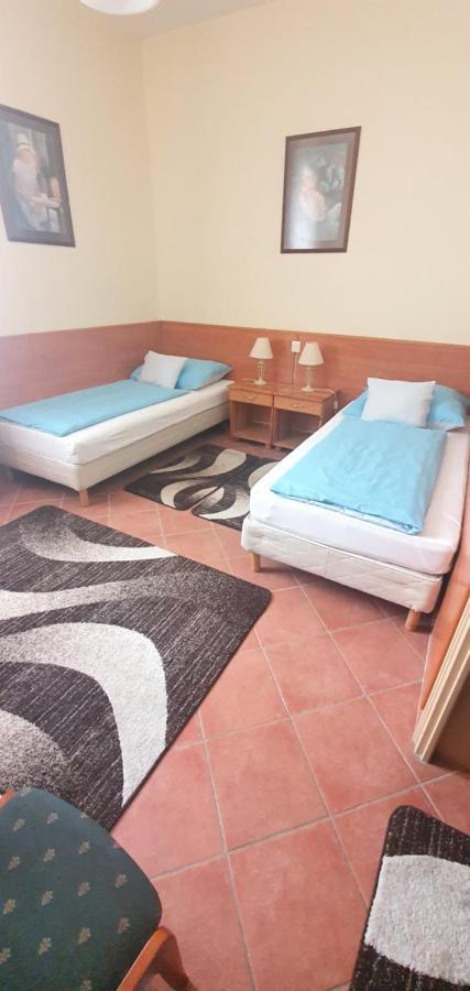 Bed and Breakfast 100 Eves Fogado Szatymaz Екстер'єр фото