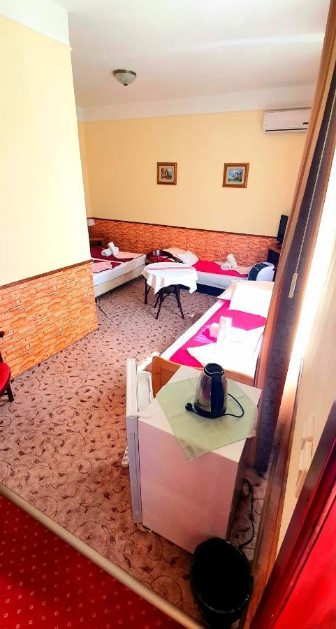 Bed and Breakfast 100 Eves Fogado Szatymaz Екстер'єр фото