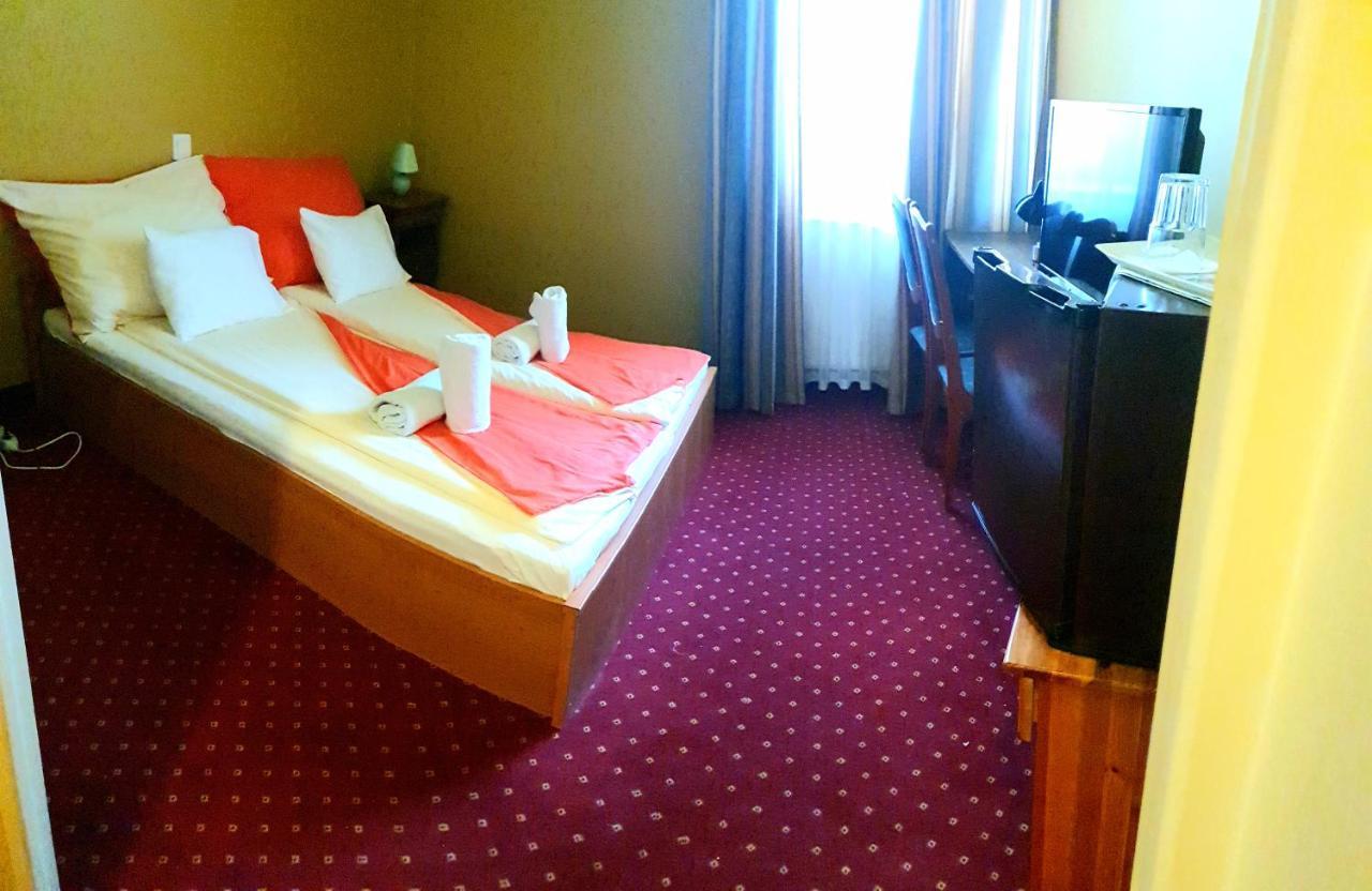 Bed and Breakfast 100 Eves Fogado Szatymaz Екстер'єр фото