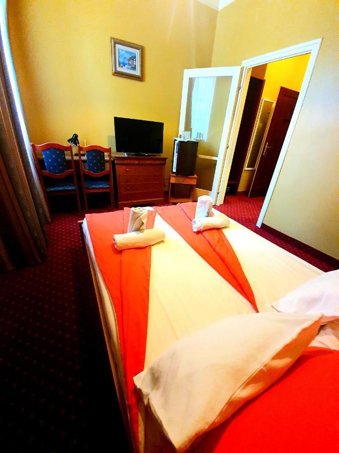 Bed and Breakfast 100 Eves Fogado Szatymaz Екстер'єр фото