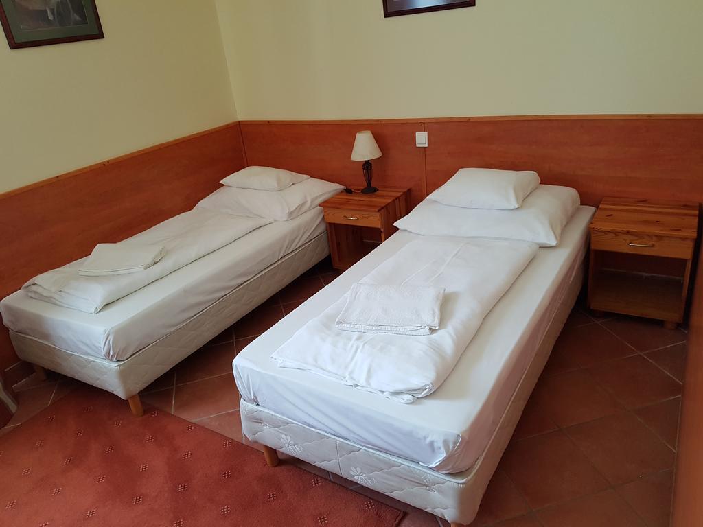Bed and Breakfast 100 Eves Fogado Szatymaz Екстер'єр фото
