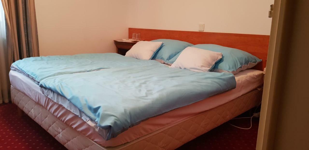 Bed and Breakfast 100 Eves Fogado Szatymaz Екстер'єр фото