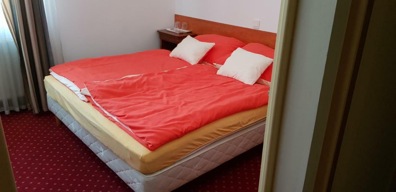 Bed and Breakfast 100 Eves Fogado Szatymaz Екстер'єр фото
